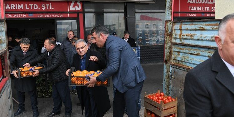 Adıyaman’a 2 yardım kamyonu