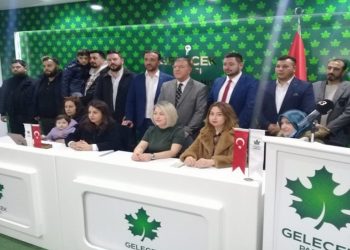 Afyonkarahisar’da ‘Gelecek’in yeni üyelerine rozet