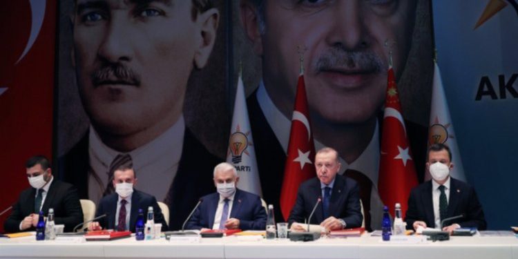 AK Parti Sözcüsü Ömer Çelik: “Diplomatik girişimleri sürdüreceğiz”