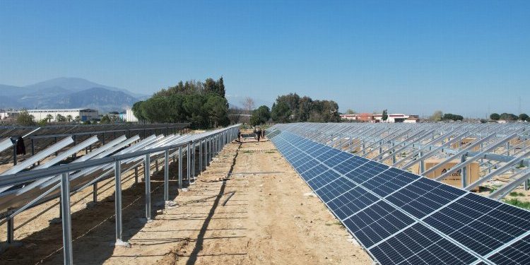 Alaşehir GES’te panel montajları başladı