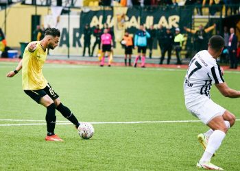 Aliağaspor FK, liderliğini sürdürdü