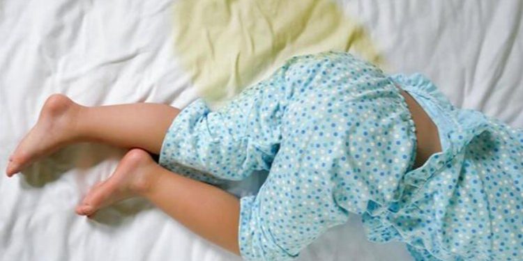 Altını ıslatan çocuğun ailelerine tavsiyeler