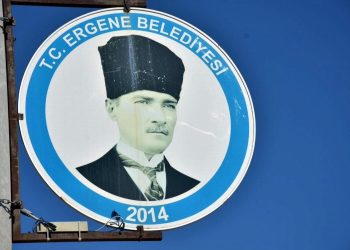 Atatürk tabelasına çirkin saldırı