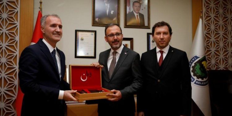 Bakan Kasapoğlu Bursa İnegöl’e müjdelerle geldi