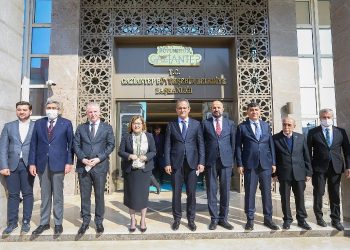 Bakan Özer’den Gaziantep Büyükşehir’e ziyaret