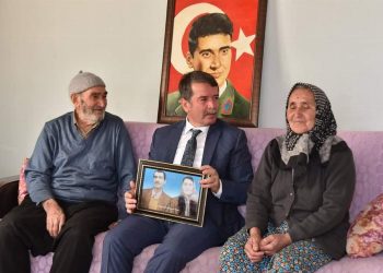 Başkan Okumuş yarım asırlık aşıkları ziyaret etti