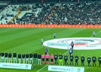 Beşiktaş’tan farkındalık pankartı