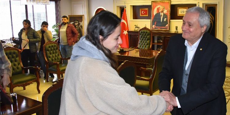 ‘Bizim Kızlar’dan Başkan Bakkalcıoğlu’na ziyaret