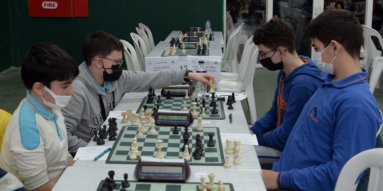 Bursa Osmangazi’de ‘şah-mat’ heyecanı