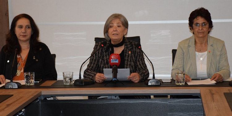 Bursa’da CHP’li kadınlardan 96. yıl mesajı