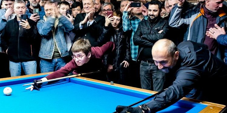 Bursa’da dünya şampiyonundan bilardo şov