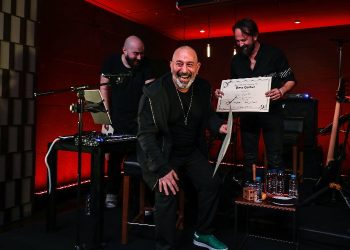 Cem Yılmaz herkesi kahkahaya boğdu!