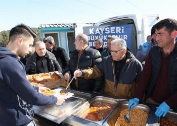 Deprem bölgesinde iftar Kayseri Büyükşehir’den