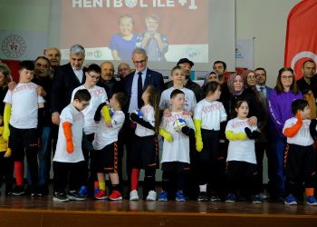 Down Sendromlu çocuklar “Hentbol ile +1″de sporla buluştu
