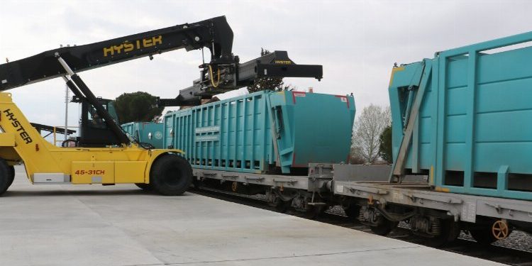 Evsel atıklar Manisa’da özenle taşınıyor