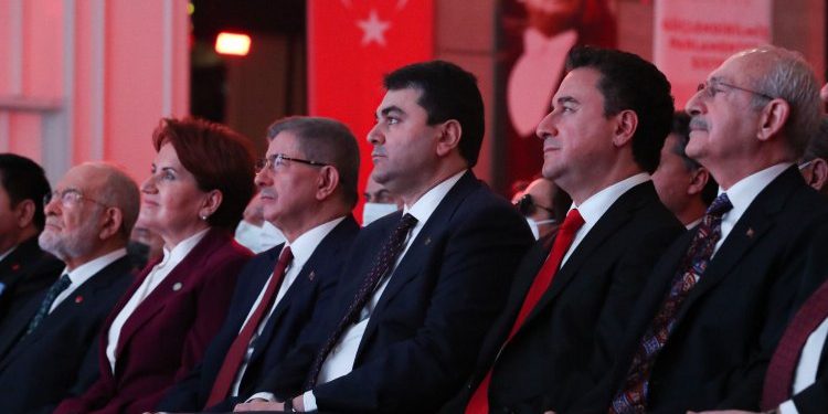 Genel başkanlar ‘Güçlendirilmiş Parlamenter Sistem’i imzaladı