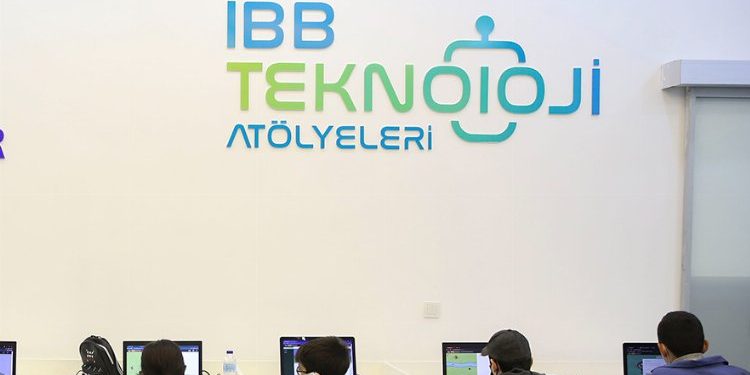 İBB Teknoloji Atölyeleri ilk mezunlarını verdi