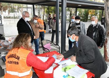 İzmir Karabağlar Belediyesi’nden üreticiye gübre desteği
