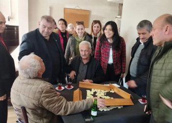 İzmit’te İYİ Partililerden ‘çat kapı’