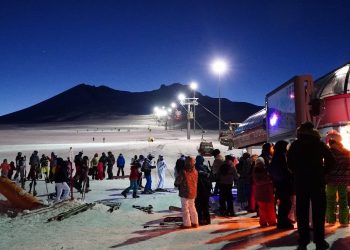 Kayseri Erciyes’te gece kayağı keyfi