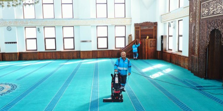 Kayseri Kocasinan’da camiler gül kokuyor