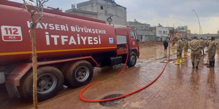 Kayseri selin de yaralarını sarıyor