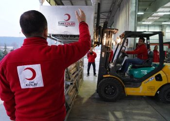 Kızılay’dan Ukrayna’ya çadır ve battaniye yardımı