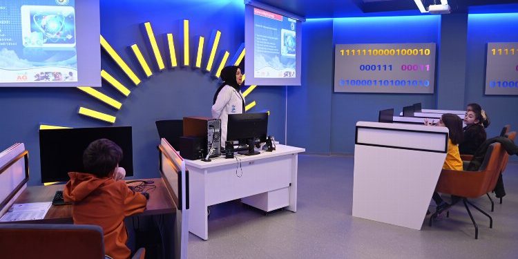 Konya Selçuklu’da teknoloji akademisi depremzede aileleri misafir etti