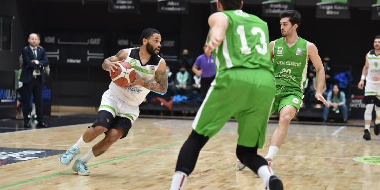 Manisa’nın dev adamları Mamak engelini aştı