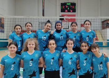 Midi voleybolcular finallerde