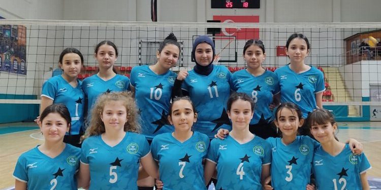 Midi voleybolcular finallerde