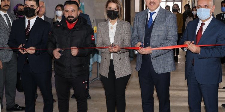 Nevşehir Belediyesi’nden ‘Robo&Kod Kafe’