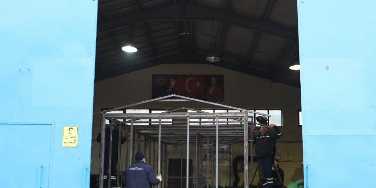 Öz kaynakları ile konteyner ev yapıyorlar