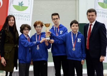 Satranç ustaları kupalarına kavuştu