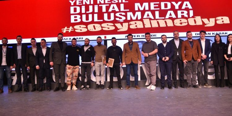 Sosyal medya fenomenleri Bursalılarla buluştu