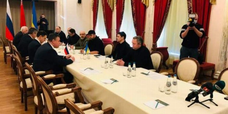 Ukrayna ve Rusya arasındaki görüşmeler başladı
