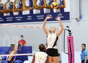 Vakıfbank ligde liderliğini sürdürdü