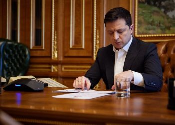 Zelenskiy: “Eli tutan her vatandaşa silah verilecek”
