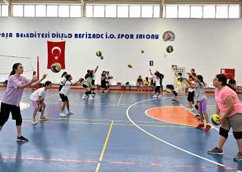 Antalya Muratpaşa’da sportmenliği de öğreniyorlar