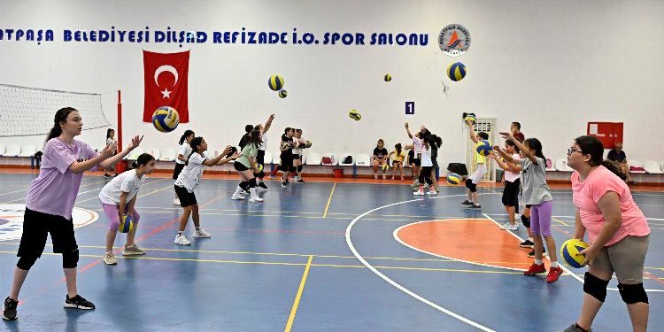 Antalya Muratpaşa’da sportmenliği de öğreniyorlar