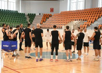 Basketbol takımı Çayırova’da sezonu açtı