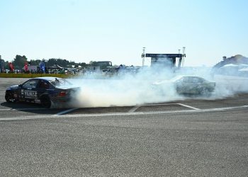 Driftin en iyileri Bursa’da sahne aldı… Tozu dumana kattılar