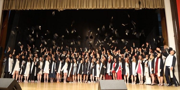 ERÜ Mimarlık’ta mezuniyet sevinci