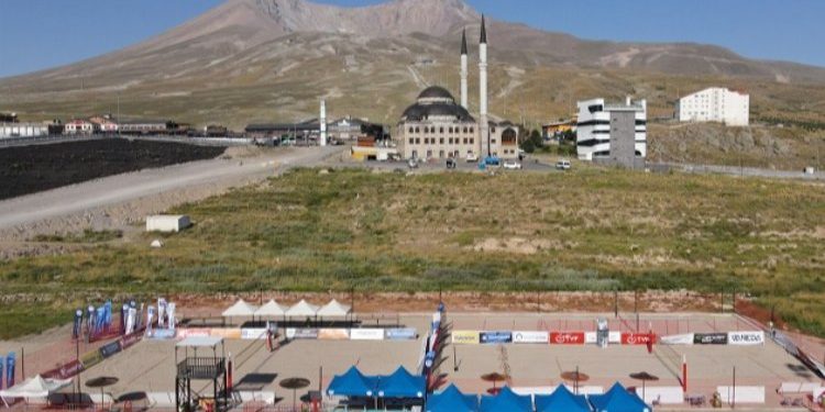 Kayseri Erciyes’te plaj voleyboluna geri sayım
