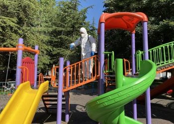 Kayseri Melikgazi’de parklara dezenfeksiyon