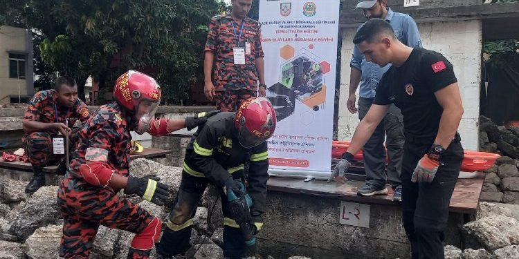 Konyalı itfaiyeciler Bangladeş’i eğitti