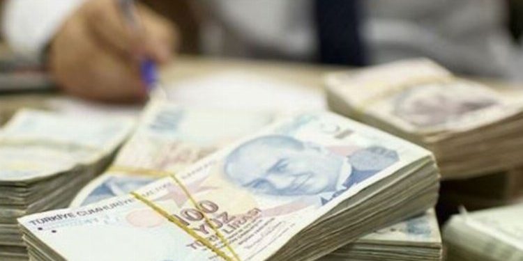 Memurlar için masaya oturuluyor