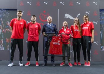Milli voleybolculara sponsor desteği