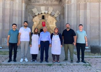 Sultan Han’a Memduh Büyükkılıç’tan ziyaret