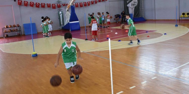 İzmir Narlıdere’de sporcu nesiller yetişiyor